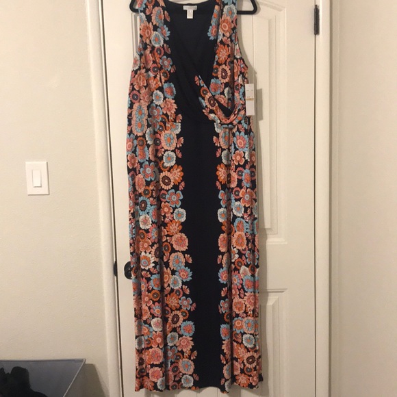 London Times Dresses & Skirts - Maxi flower/navy blue plus size dress
